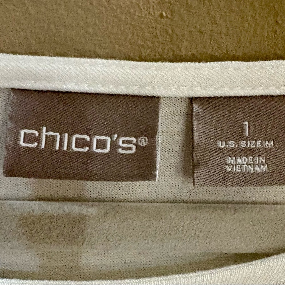 Chico’s size 1 (medium) short sleeve tee, EUC - Picture 4 of 5